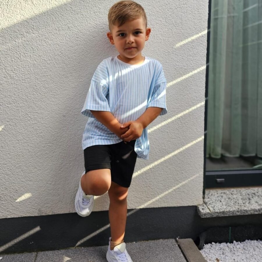 Kurzarm-T-Shirt in Hellblau-Weiß gestreift – Bild 2